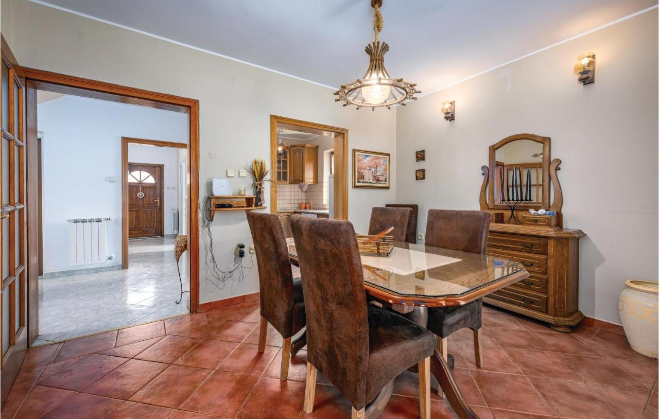 Stunning Apartment In Rovinj With Kitchen Zewnętrze zdjęcie