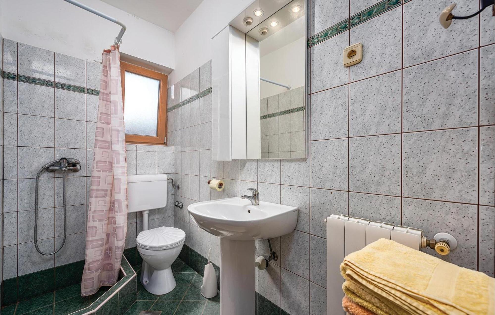 Stunning Apartment In Rovinj With Kitchen Zewnętrze zdjęcie