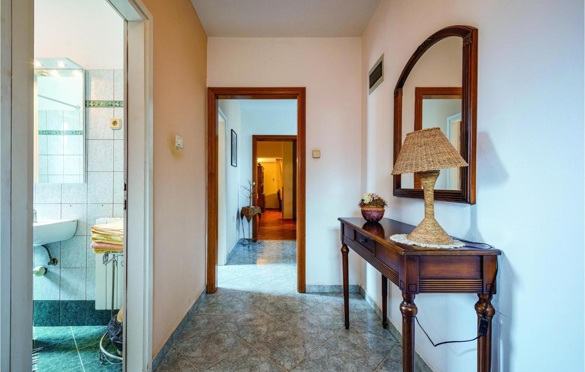 Stunning Apartment In Rovinj With Kitchen Zewnętrze zdjęcie