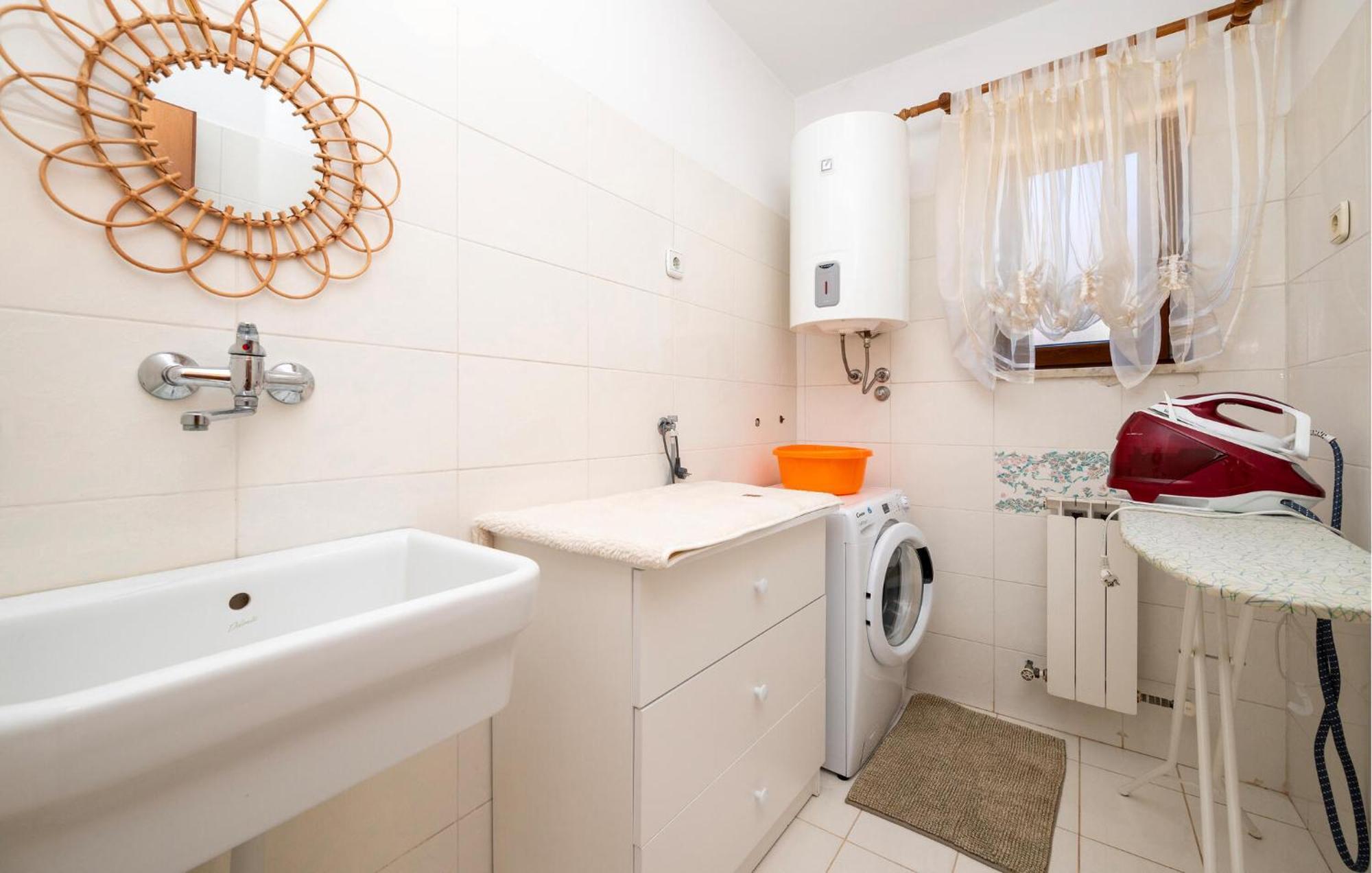 Stunning Apartment In Rovinj With Kitchen Zewnętrze zdjęcie