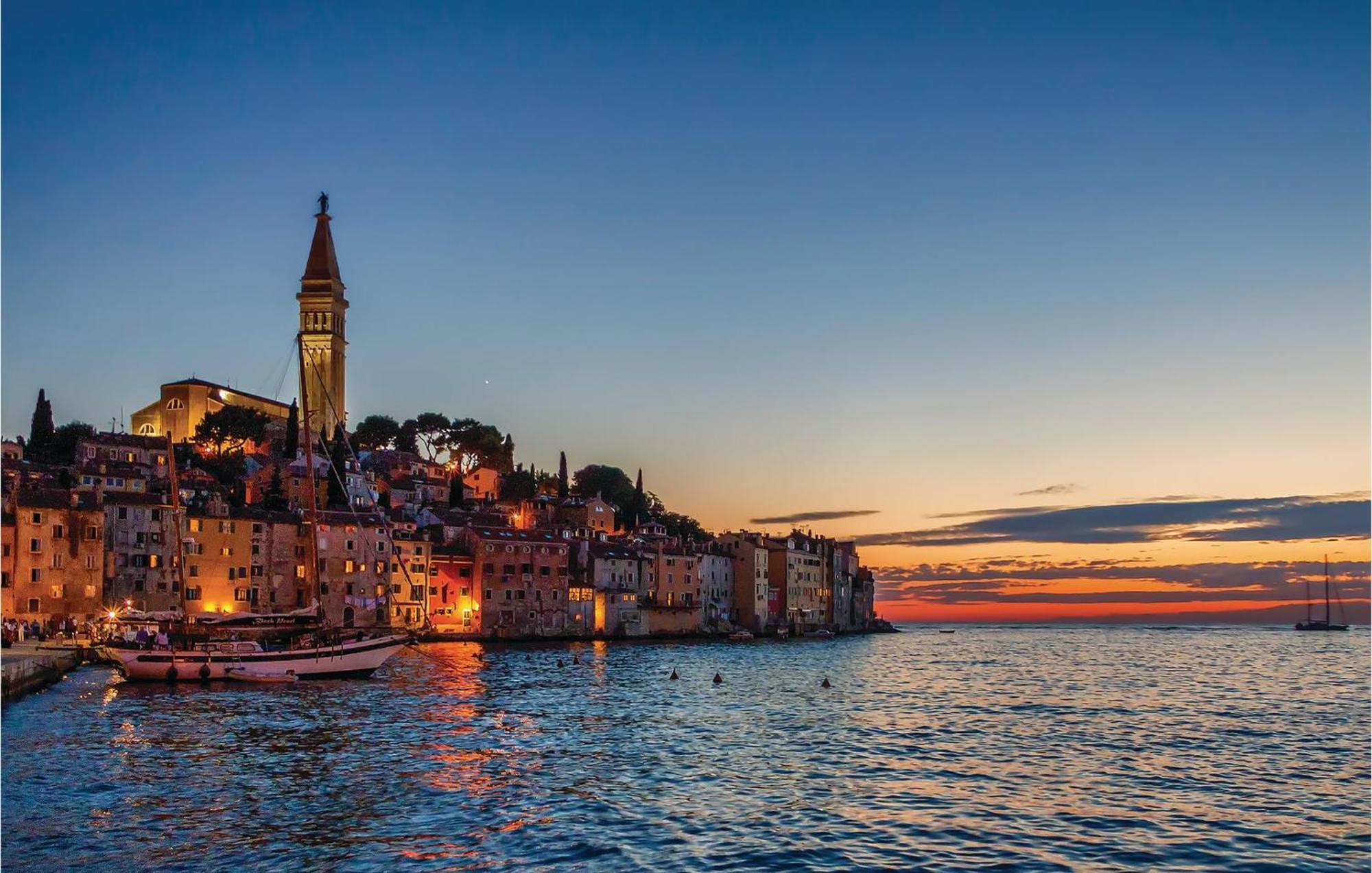 Stunning Apartment In Rovinj With Kitchen Zewnętrze zdjęcie